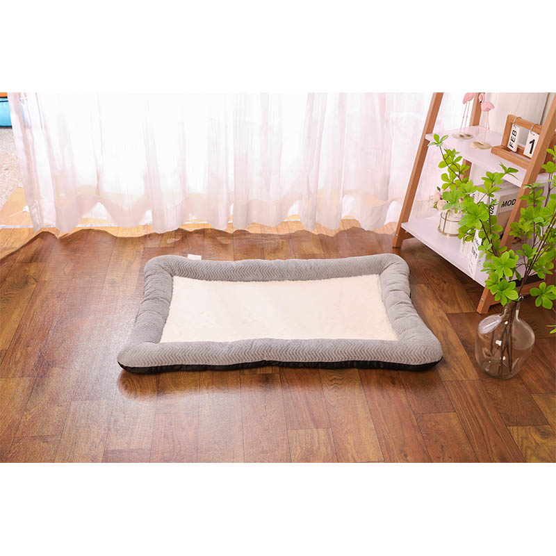 How can we ensure that the vents of a four-season breathable pet mat do not become clogged or deformed?